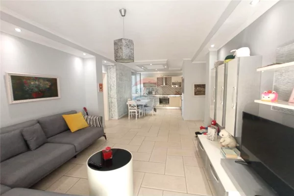 Shtepi me qera Apartament ne Tirane, 2+1, Mobilimi E mobiluar, Pagesa 750  Euro.