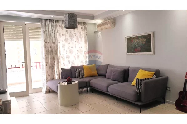 Shtepi me qera Apartament ne Tirane, 2+1, Mobilimi E mobiluar, Pagesa 750  Euro.
