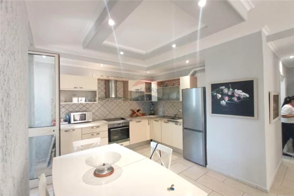 Shtepi me qera Apartament ne Tirane, 2+1, Mobilimi E mobiluar, Pagesa 750  Euro.