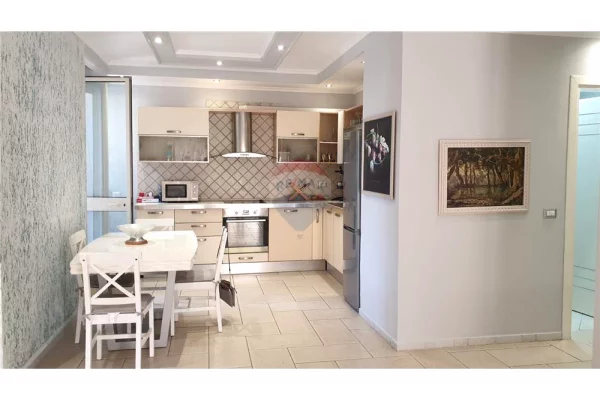 Shtepi me qera Apartament ne Tirane, 2+1, Mobilimi E mobiluar, Pagesa 750  Euro.