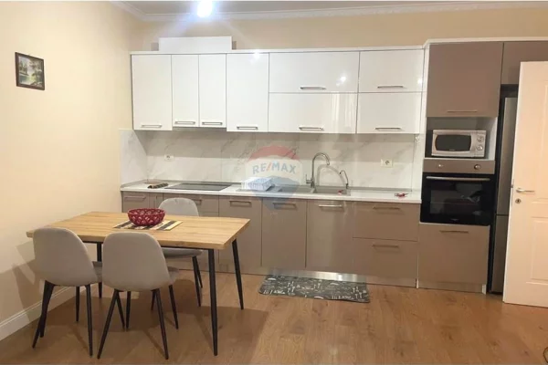 Shtepi me qera Apartament ne Tirane, 2+1, Mobilimi E mobiluar, Pagesa 600  Euro.