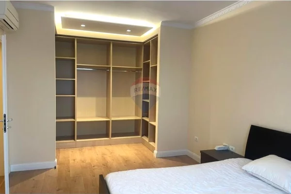 Shtepi me qera Apartament ne Tirane, 2+1, Mobilimi E mobiluar, Pagesa 600  Euro.