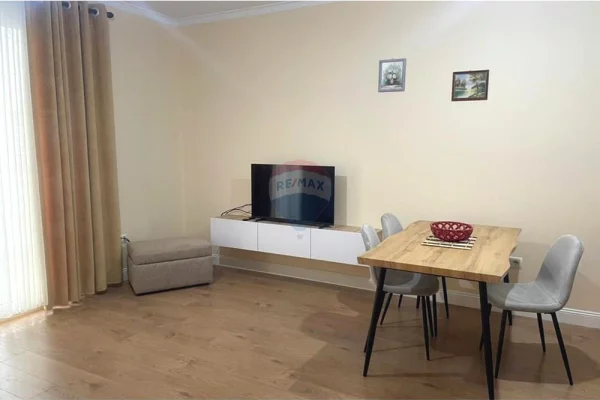 Shtepi me qera Apartament ne Tirane, 2+1, Mobilimi E mobiluar, Pagesa 600  Euro.