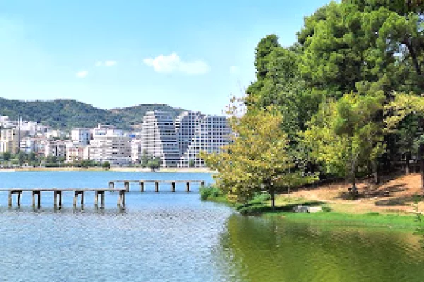 Shitet, Apartament 2+1+Garderobe, Liqeni i Thatë,Tiranë