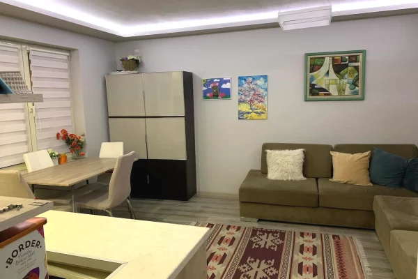 Shtepi me qera Apartament ne Tirane, 2+1, Mobilimi E mobiluar, Pagesa 600  Euro.