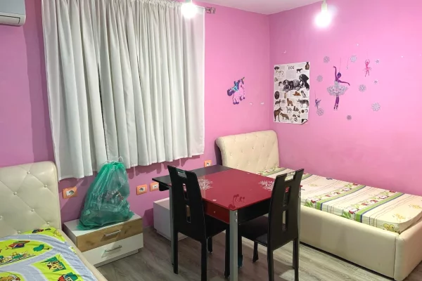 Shtepi me qera Apartament ne Tirane, 2+1, Mobilimi E mobiluar, Pagesa 600  Euro.