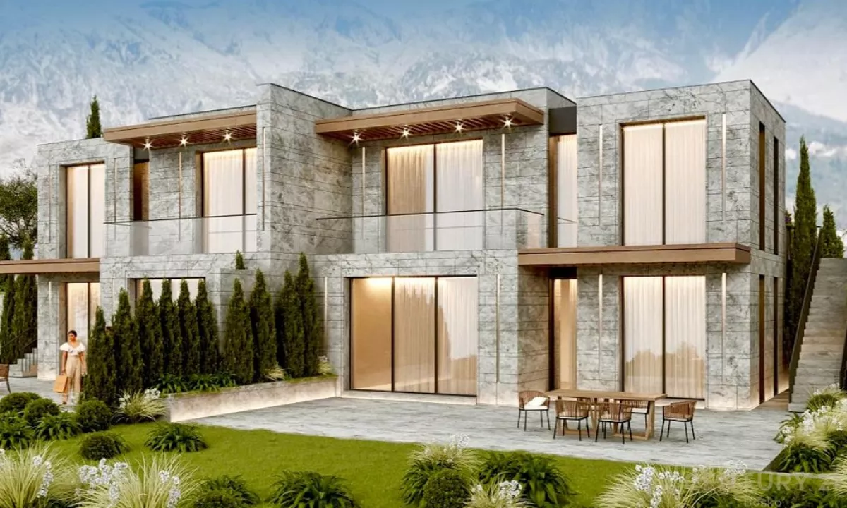 Shtepi ne shitje Duplex(shtepi me 2 kate) ne Himare, Garsoniere, Mobilimi Bosh, pa mobiluar, Pagesa 750,000  Euro.