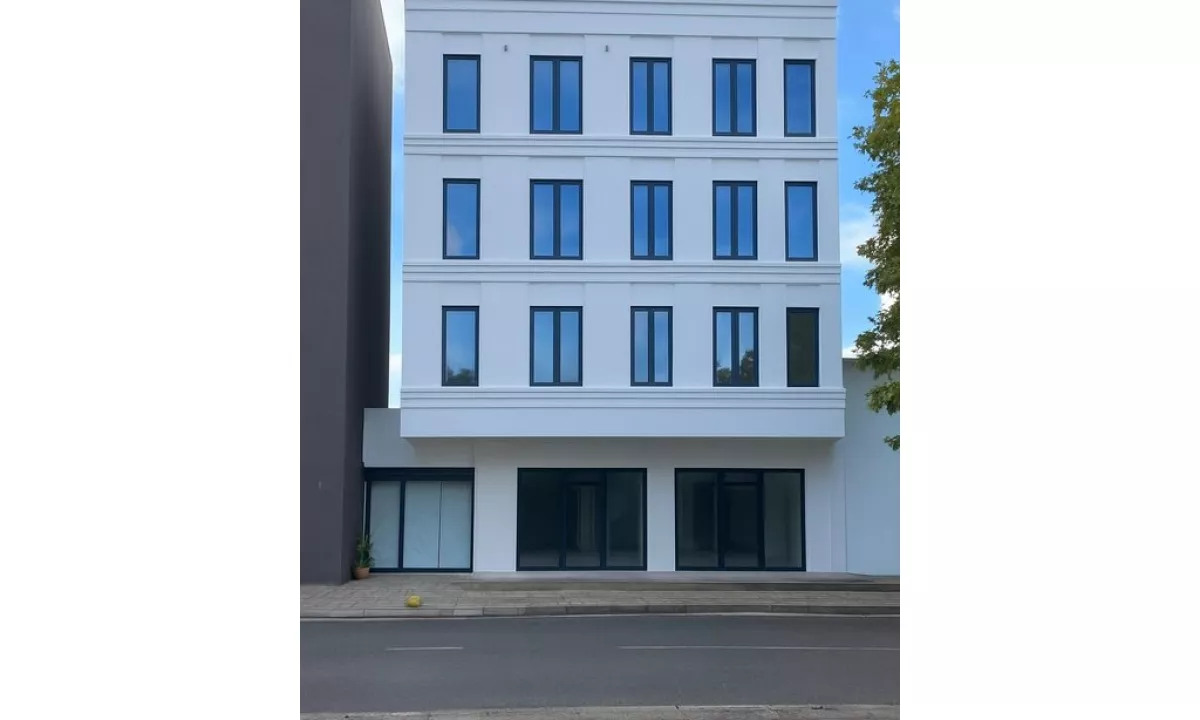 ALI DEM, JEPET OBJEKT MULTIFUNKSIONAL ME QIRA - KATER KATE! 10,000 Euro /Muaj