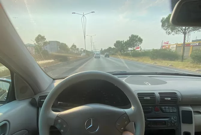 Auto in Vendita a Kavaja, Mercedes-Benz, 2001 Diesel,Kambio Automatik Pagamento 3,200  Euro.