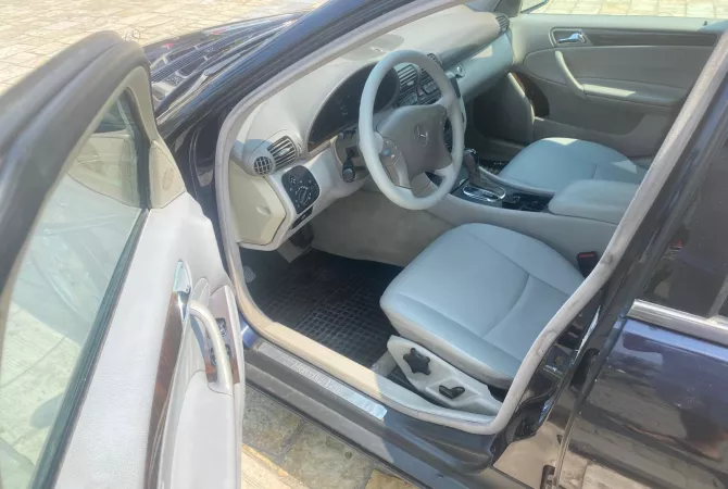 Auto in Vendita a Kavaja, Mercedes-Benz, 2001 Diesel,Kambio Automatik Pagamento 3,200  Euro.