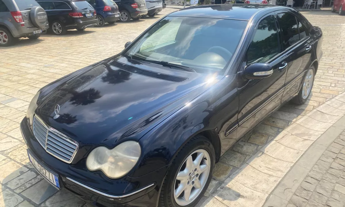 Auto in Vendita a Kavaja, Mercedes-Benz, 2001 Diesel,Kambio Automatik Pagamento 3,200  Euro.
