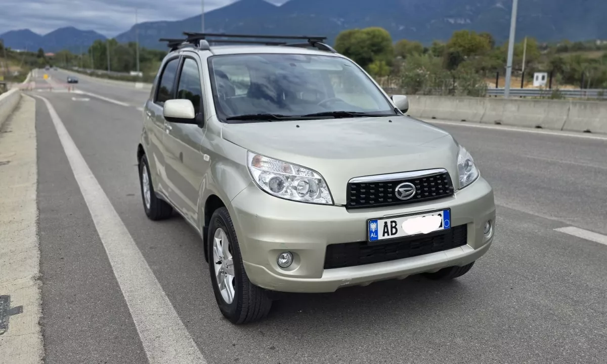 Auto in Vendita a Tirana, Daihatsu, 2010 gasoline-gas,Kambio Manual Pagamento 6,500  Euro.