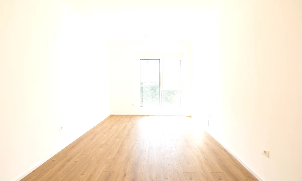 Shtepi ne shitje Apartament ne Tirane, 1+1, Mobilimi Bosh, pa mobiluar, Pagesa 80,000  Euro.