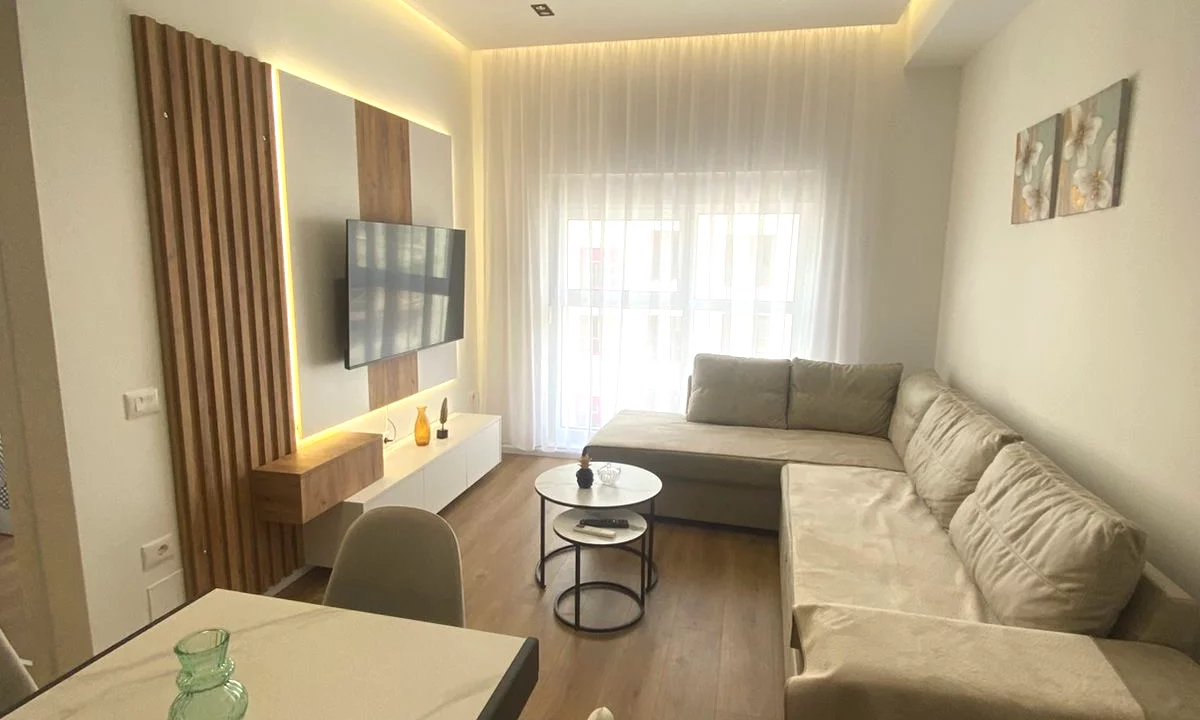 Appartamento in affitto a Tirana 2+1, Arredato