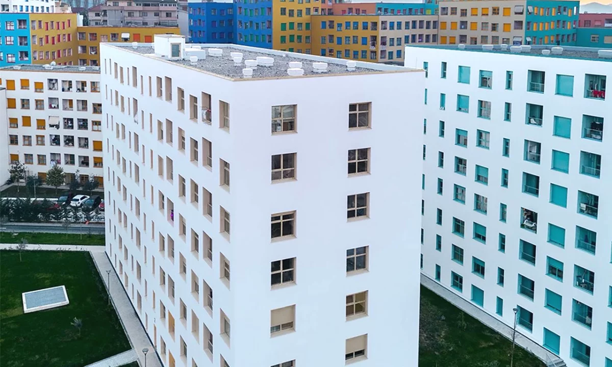 Shtepi ne shitje Apartament ne Tirane, 1+1, Mobilimi Bosh, pa mobiluar, Pagesa 80,000  Euro.