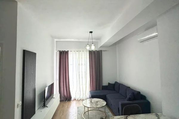 Shtepi me qera 1+1 ne Tirane - 42,000 Leke