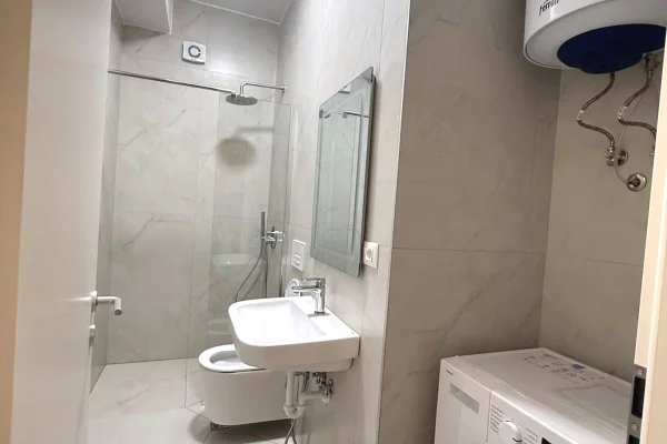 Shtepi me qera Apartament ne Tirane, 1+1, Mobilimi E mobiluar, Pagesa 40,000  Leke.