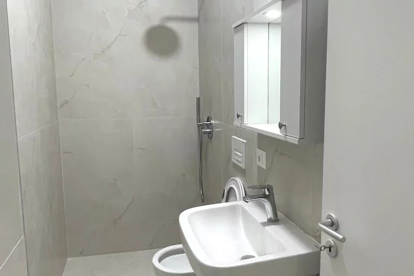 Shtepi me qera Apartament ne Tirane, 1+1, Mobilimi E mobiluar, Pagesa 35,000  Leke.
