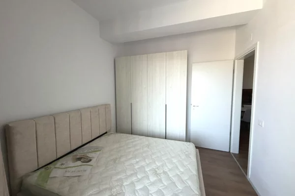 Shtepi me qera Apartament ne Tirane, 2+1, Mobilimi E mobiluar, Pagesa 50,000  Leke.