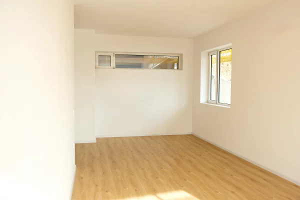 Shtepi ne shitje Apartament ne Tirane, 1+1, Mobilimi Bosh, pa mobiluar, Pagesa 114,000  Euro.