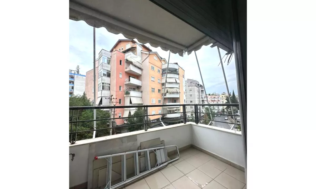 Shtepi me qera Apartament ne Tirane, 2+1, Mobilimi E mobiluar, Pagesa 500  Euro.