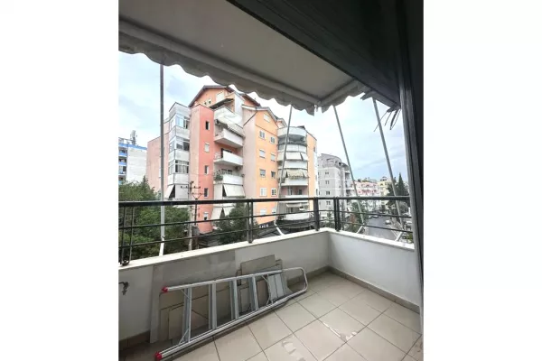 Jepet apartament 2+1 me qira në Fresk
