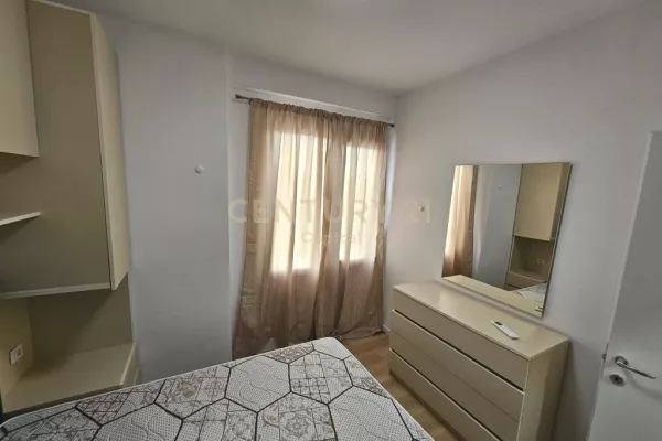 Shtepi me qera Apartament ne Tirane, 2+1, Mobilimi E mobiluar, Pagesa 650  Euro.