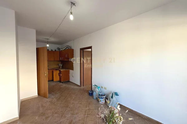 Shtepi ne shitje Apartament ne Tirane, 2+1, Mobilimi Pjeserisht e mobiluar, Pagesa 145,000  Euro.