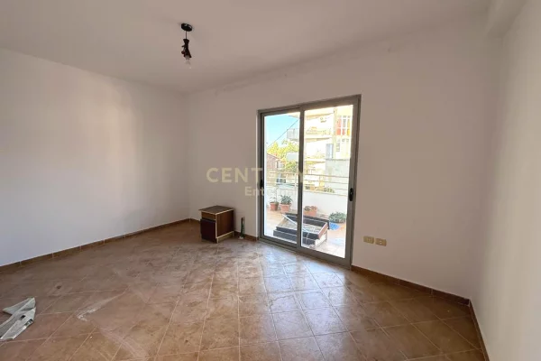 Shtepi ne shitje Apartament ne Tirane, 2+1, Mobilimi Pjeserisht e mobiluar, Pagesa 145,000  Euro.