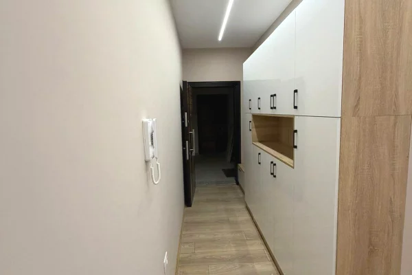 Apartament 1+1 astir E sapo arreduar 500€