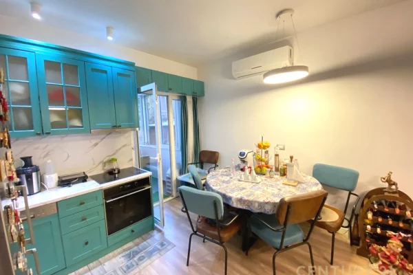 Shtepi ne shitje Apartament ne Tirane, 2+1, Mobilimi E mobiluar, Pagesa 260,000  Euro.