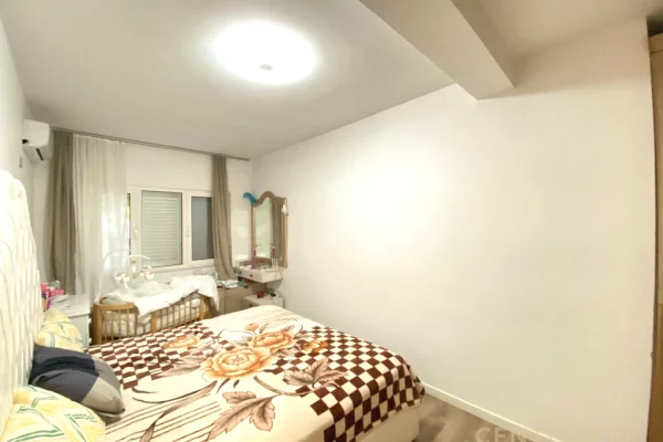 Shtepi ne shitje Apartament ne Tirane, 2+1, Mobilimi E mobiluar, Pagesa 260,000  Euro.