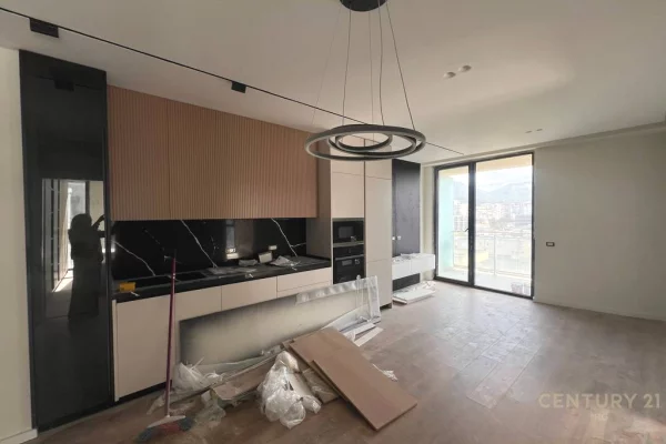 Shtepi ne shitje Apartament ne Tirane, 2+1, Mobilimi Pjeserisht e mobiluar, Pagesa 300,000  Euro.