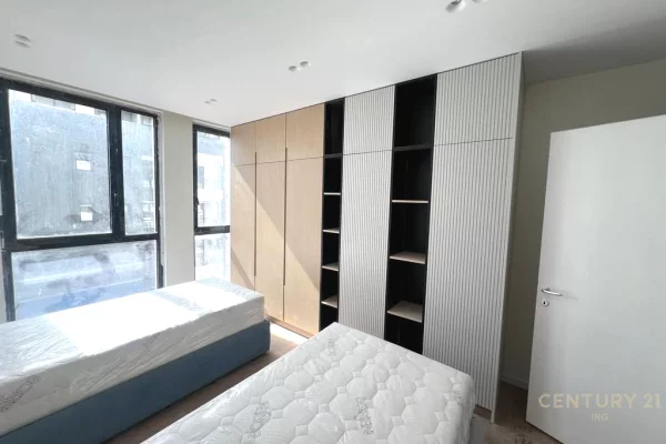 Shtepi ne shitje Apartament ne Tirane, 2+1, Mobilimi Pjeserisht e mobiluar, Pagesa 300,000  Euro.