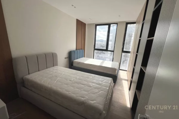 Shtepi ne shitje Apartament ne Tirane, 2+1, Mobilimi Pjeserisht e mobiluar, Pagesa 300,000  Euro.