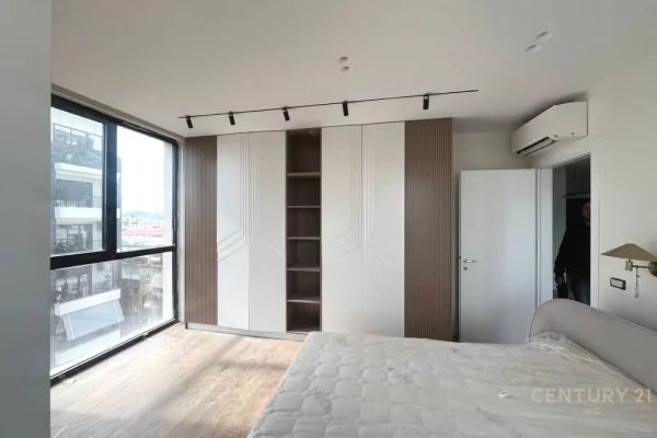 Shtepi ne shitje Apartament ne Tirane, 2+1, Mobilimi Pjeserisht e mobiluar, Pagesa 300,000  Euro.