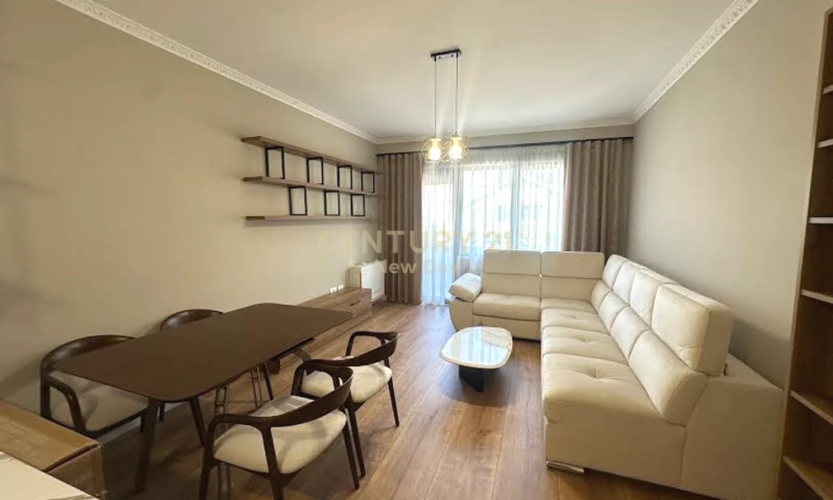 Shtepi me qera Apartament ne Tirane, 2+1, Mobilimi E mobiluar, Pagesa 880  Euro.