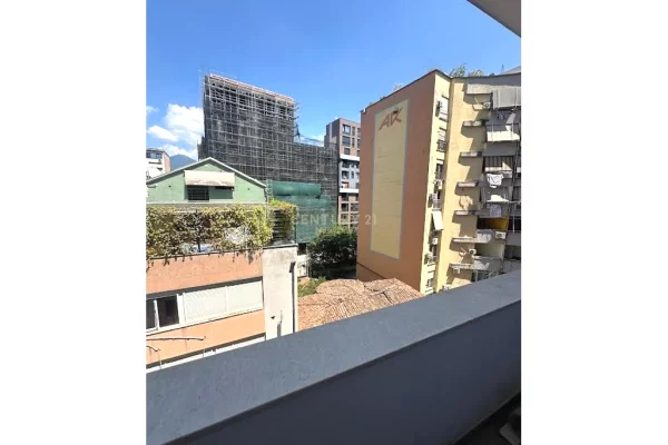 Shtepi me qera Apartament ne Tirane, 2+1, Mobilimi E mobiluar, Pagesa 880  Euro.
