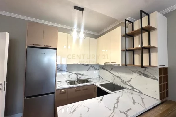 Shtepi me qera Apartament ne Tirane, 2+1, Mobilimi E mobiluar, Pagesa 880  Euro.