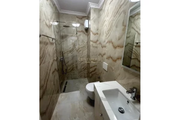 Shtepi me qera Apartament ne Tirane, 2+1, Mobilimi E mobiluar, Pagesa 880  Euro.