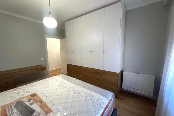 Shtepi me qera Apartament ne Tirane, 2+1, Mobilimi E mobiluar, Pagesa 880  Euro.
