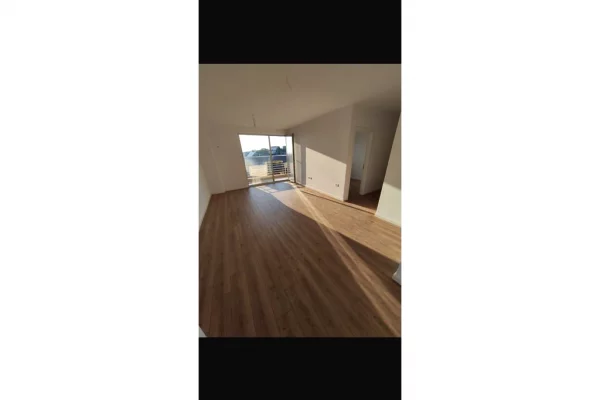 Shtepi ne shitje Apartament ne Tirane, 1+1, Mobilimi Bosh, pa mobiluar, Pagesa 83,000  Euro.