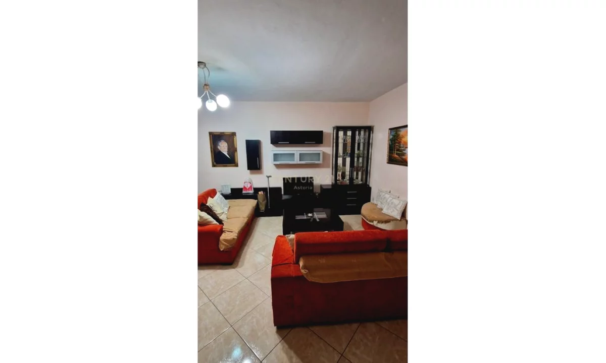 Shtepi me qera Apartament ne Tirane, 2+1, Mobilimi E mobiluar, Pagesa 700  Euro.