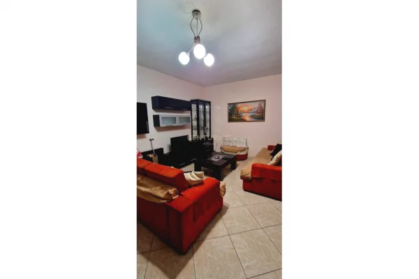 Shtepi me qera Apartament ne Tirane, 2+1, Mobilimi E mobiluar, Pagesa 700  Euro.