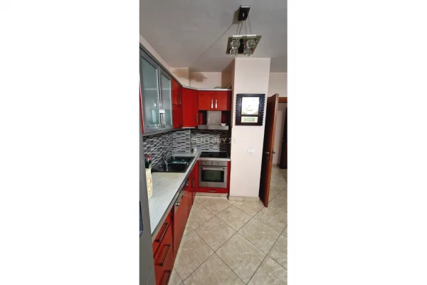 Shtepi me qera Apartament ne Tirane, 2+1, Mobilimi E mobiluar, Pagesa 700  Euro.