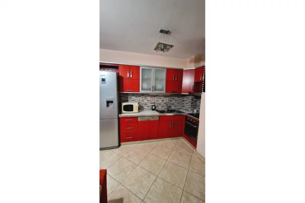 Shtepi me qera Apartament ne Tirane, 2+1, Mobilimi E mobiluar, Pagesa 700  Euro.