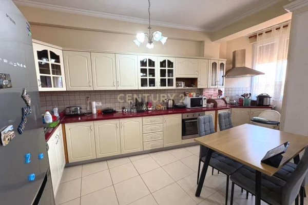 Shtepi me qera Apartament ne Tirane, 2+1, Mobilimi E mobiluar, Pagesa 570  Euro.