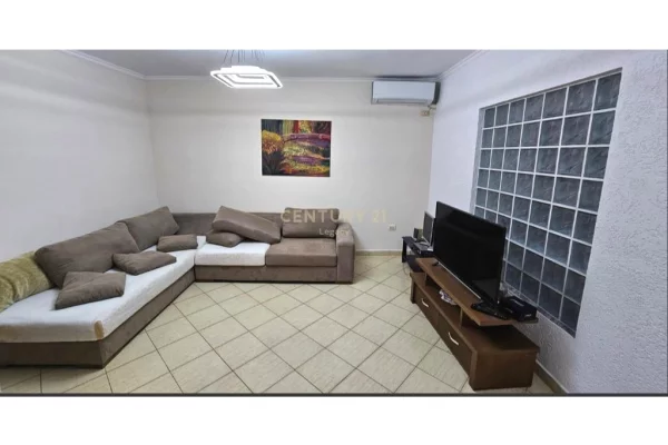 🏠 Jepet me qira apartament 2+1 në rrugën Ferit Xhajko, Tiranë 500 € /Muaj