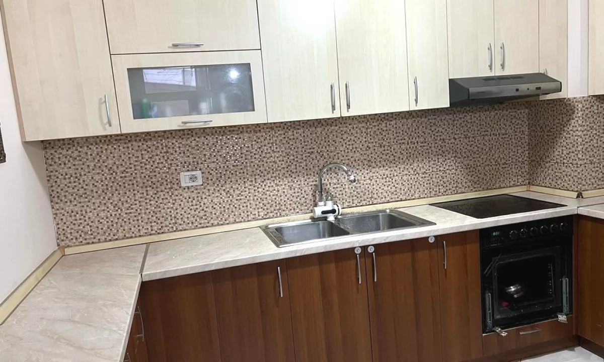 Shtepi me qera Apartament ne Tirane, 1+1, Mobilimi Pjeserisht e mobiluar, Pagesa 400  Euro.