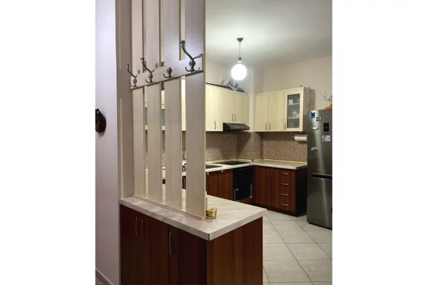 Shtepi me qera Apartament ne Tirane, 1+1, Mobilimi Pjeserisht e mobiluar, Pagesa 400  Euro.